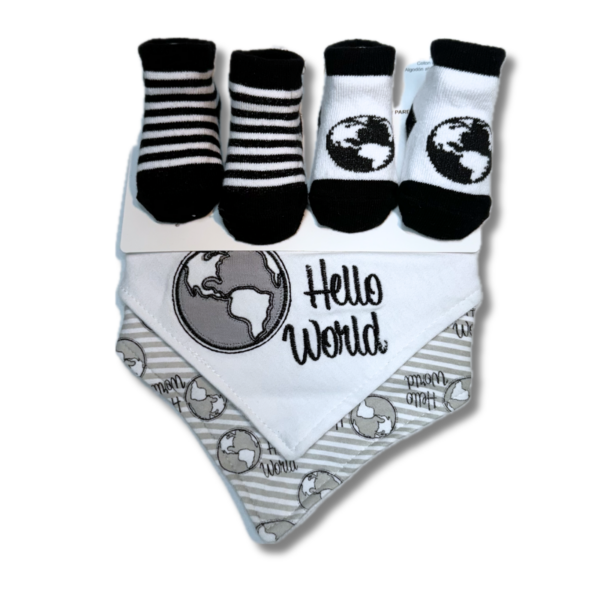 Wholesale Baby Gift Set - 2 Pair Socks & 2 Bibs